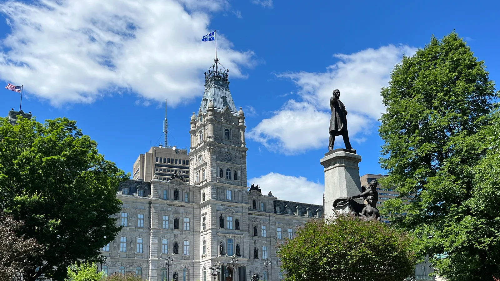 La façade de l’Hôtel du Parlement du Québec, à Québec. Image contextuelle.