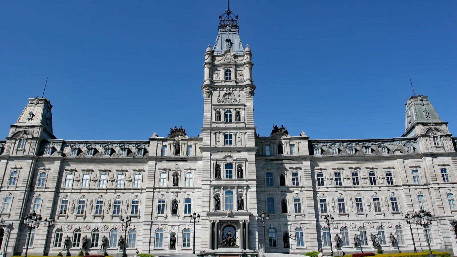 Façade de l'hôtel du Parlement à Québec, photographiée en 2009.
